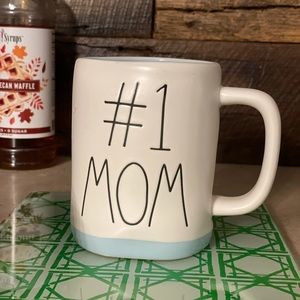 NWOT Rae Dunn #1 Mom mug